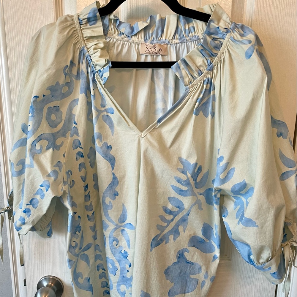 Beautiful boutique top with lovely detailing. Never worn.